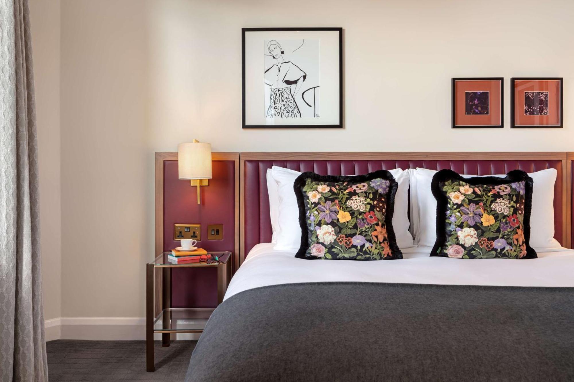 The May Fair, A Radisson Collection Hotel, Mayfair London Exterior photo A bedroom at The Standard London