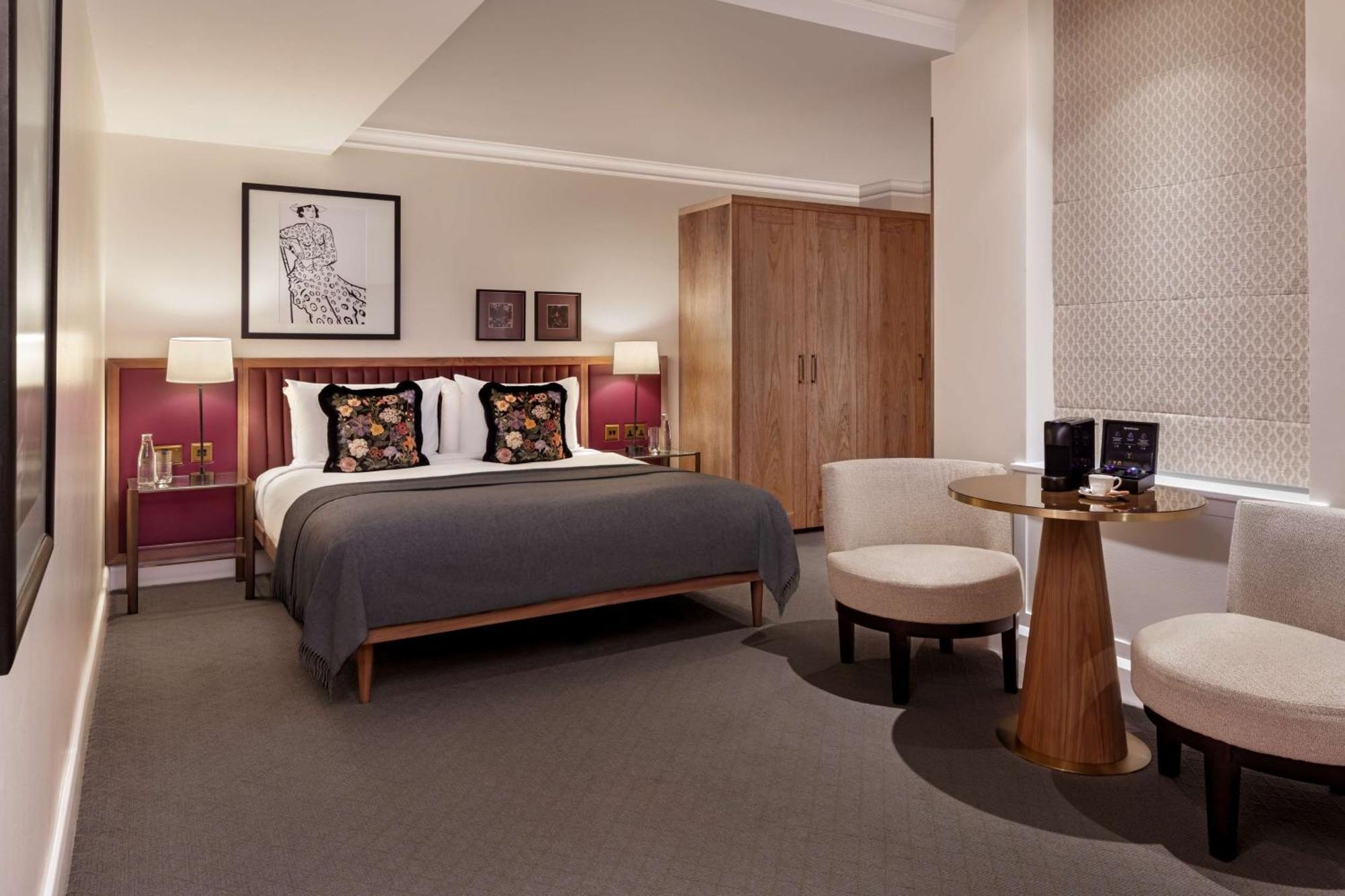 The May Fair, A Radisson Collection Hotel, Mayfair London Exterior photo A bedroom at the hotel